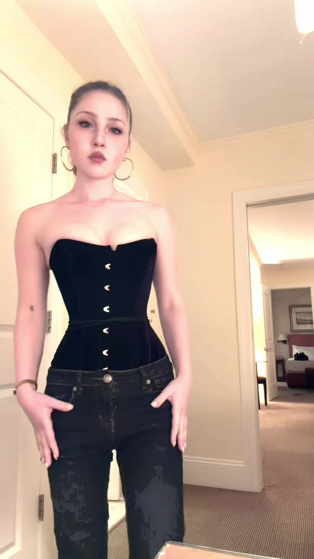 @Ella