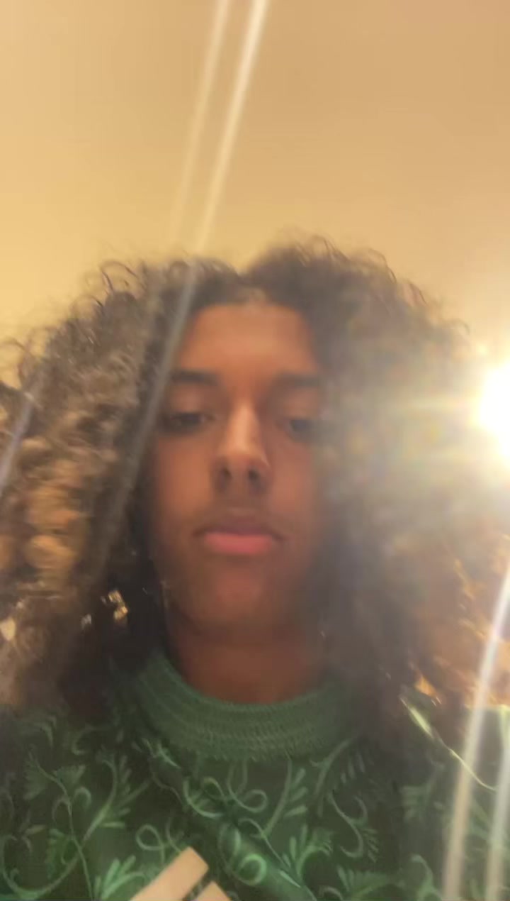 @ꓤ