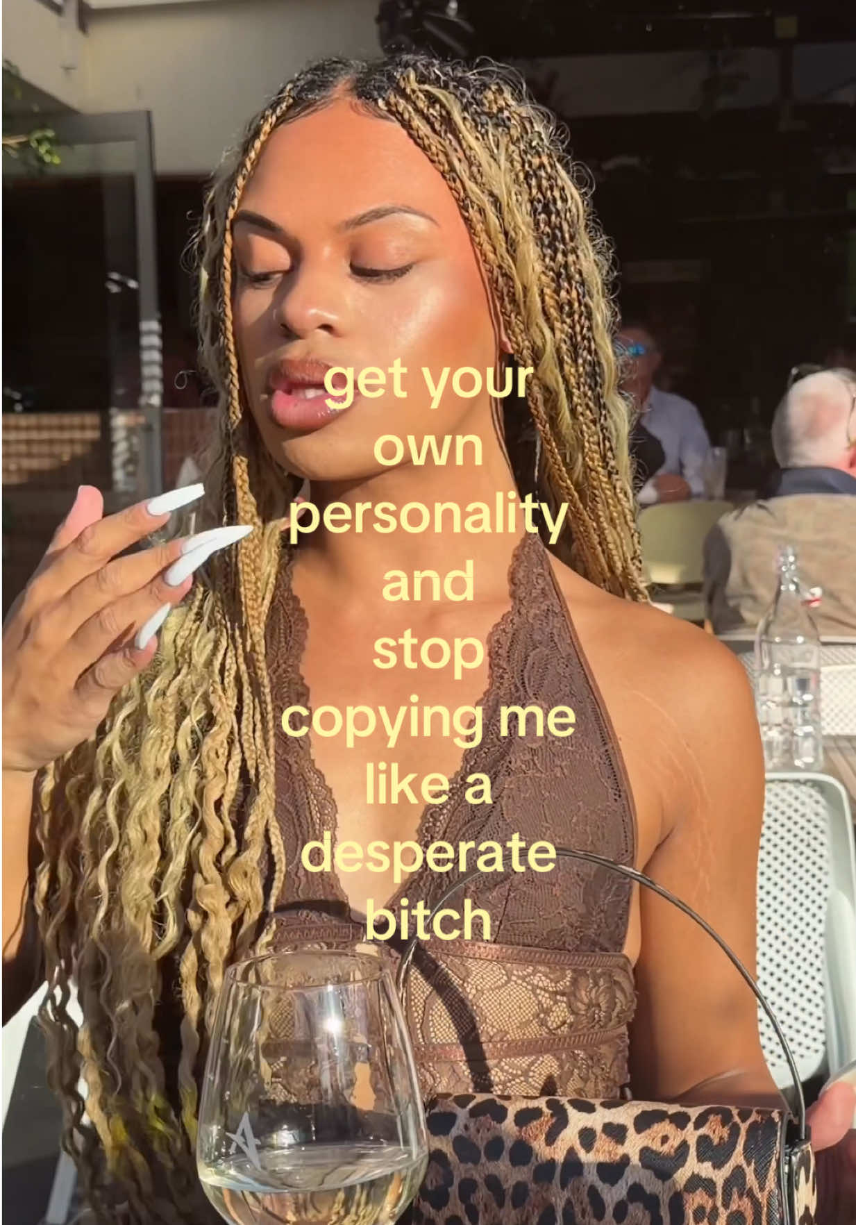 @evilelaloata