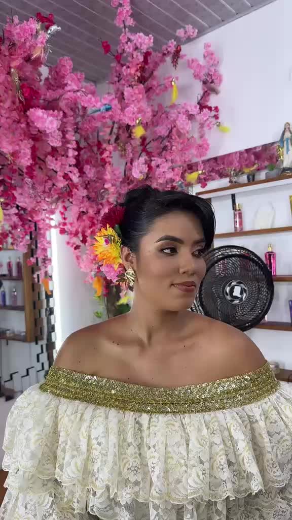 @Linda Lozano