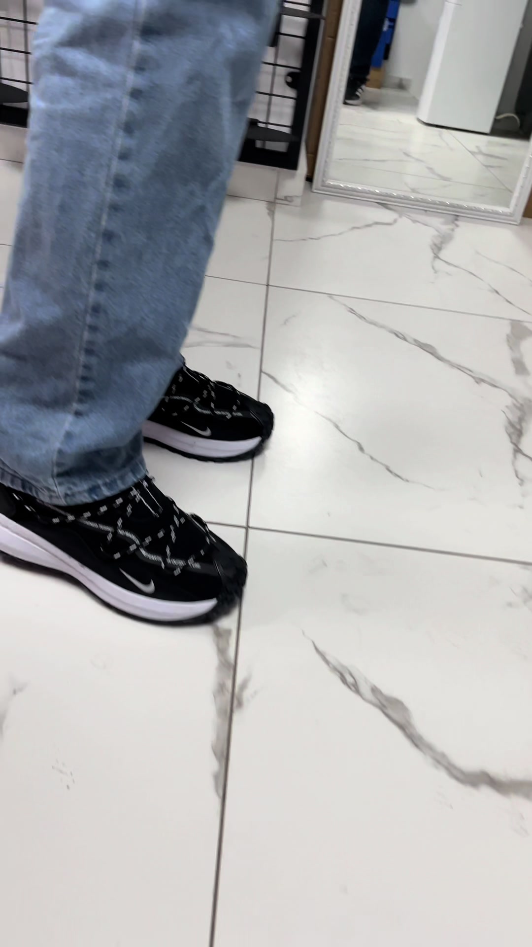 @Umt Shoes Van