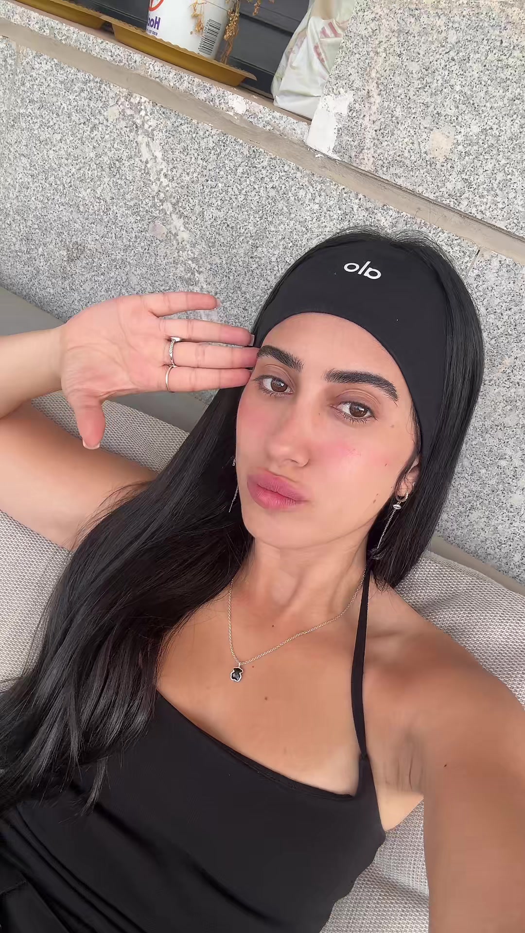 @R;)