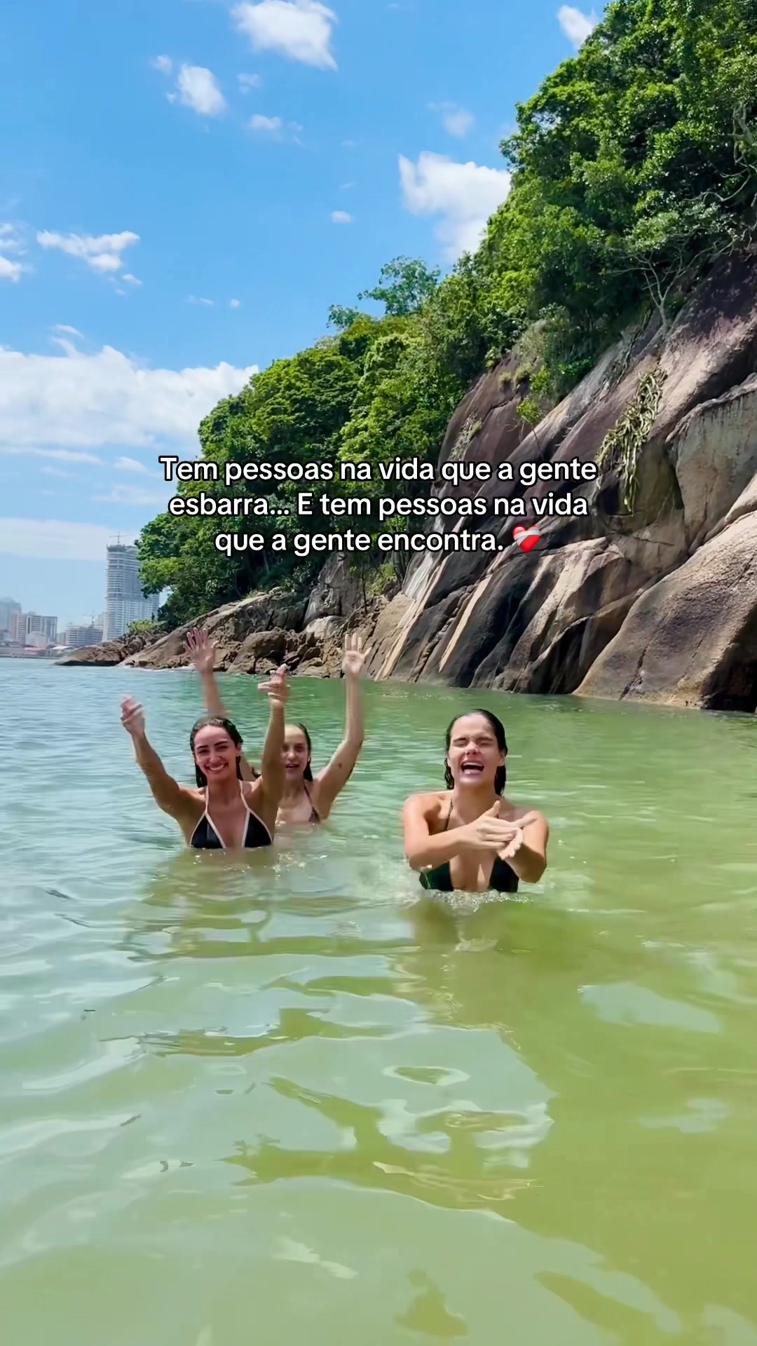 @Tha&iacute;sa Carvalho