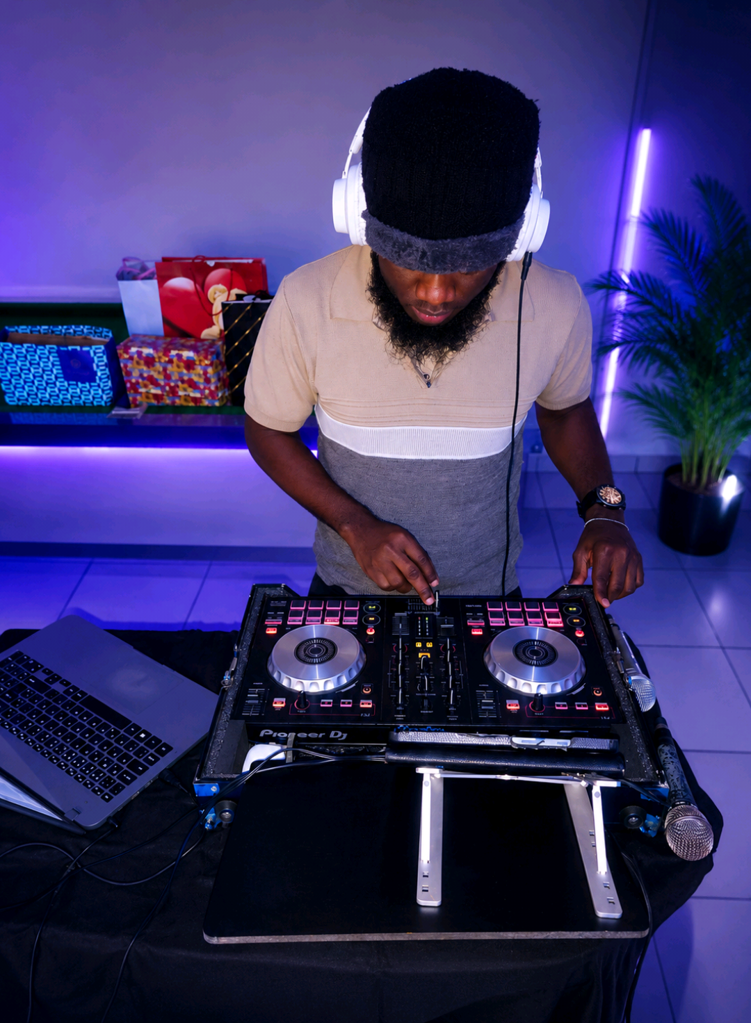 @DJ Buzz🎧 Haiti🇭🇹🇧🇷🇺🇸🦁