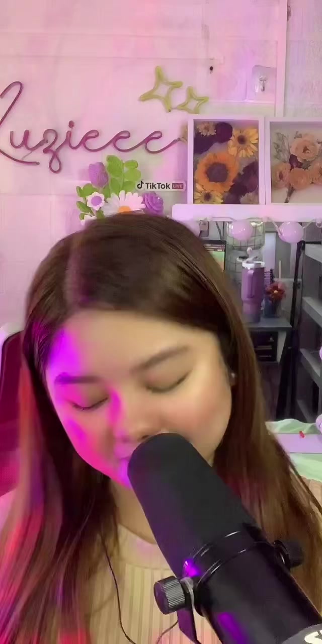 @Luzieee ✨
