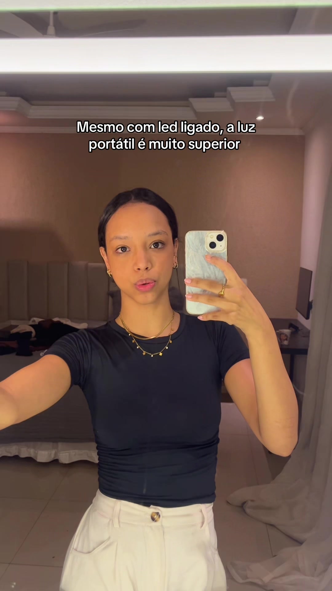 @L&iacute;via Carmos