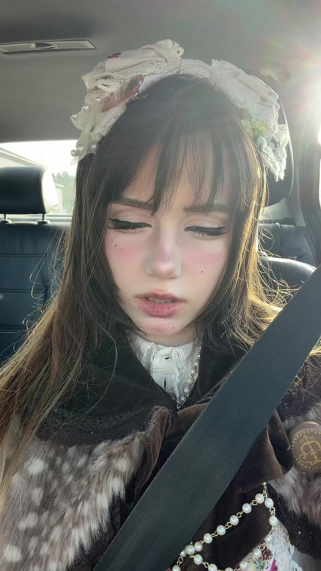 @anastasia (MAIN mewklekitty)