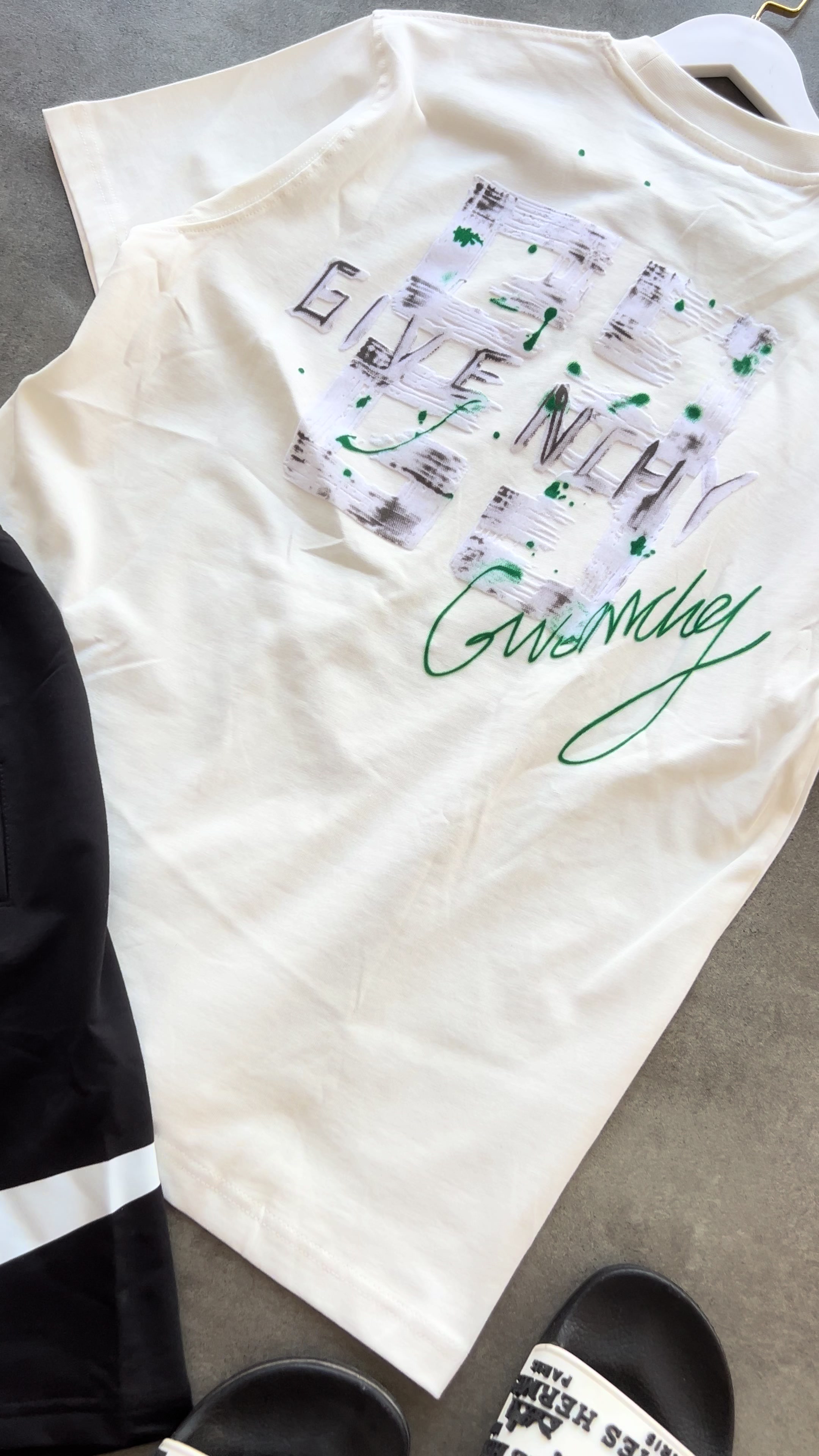 @معتز لملابس الشباب والاحذيه🛍️