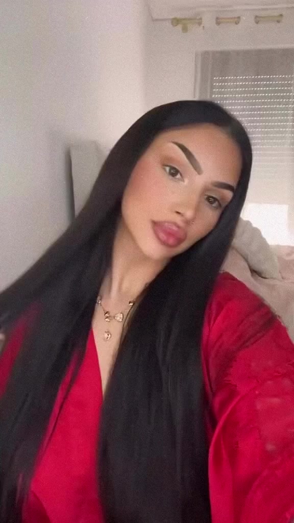 @𝑨𝒍𝒆𝒔𝒊𝒂 𝑯𝒐𝒙𝒉𝒂 💸