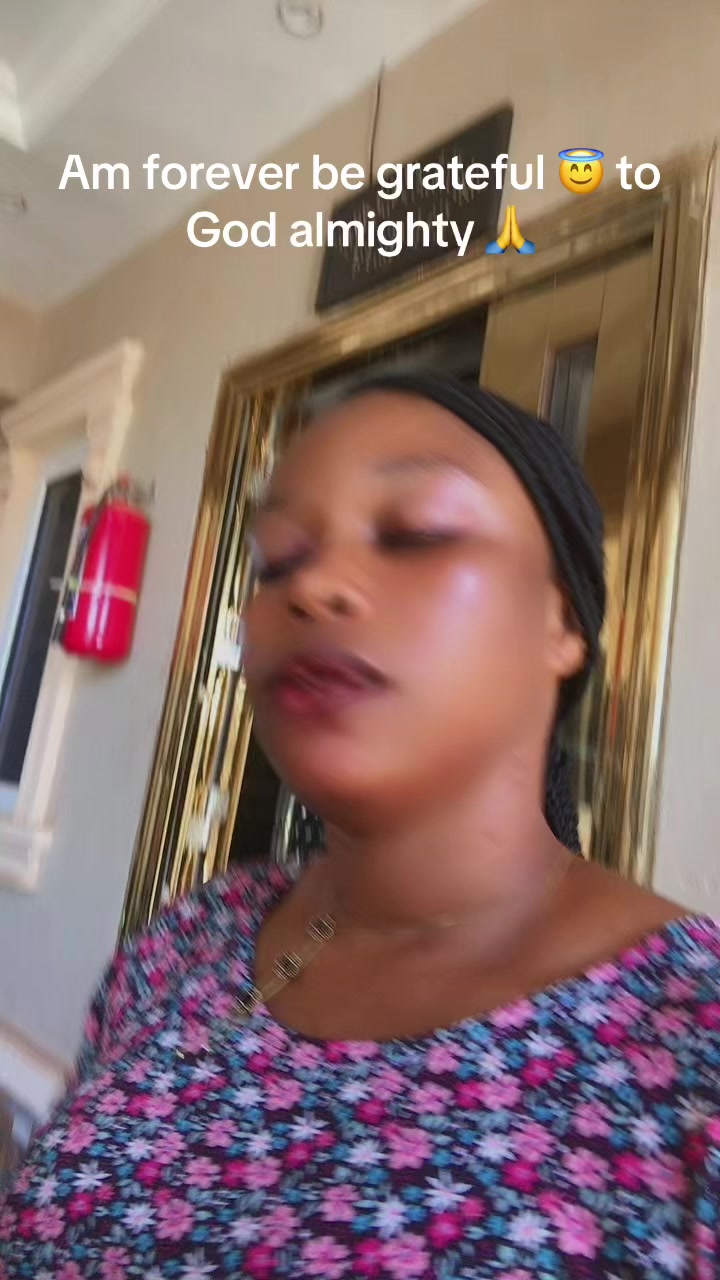 @Ellabi