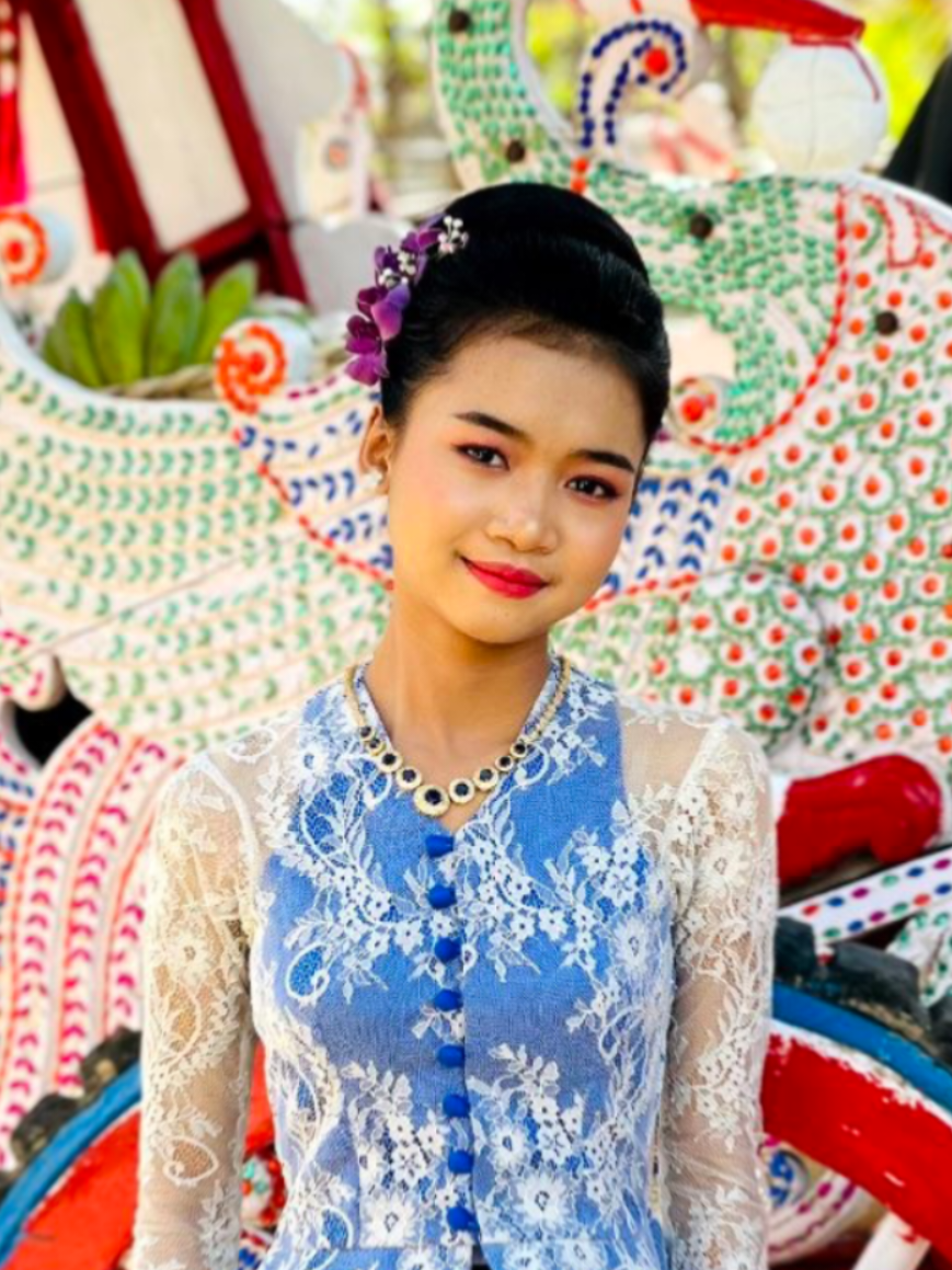 @မိတ်ကပ်ရဲရဲဖီးနစ်