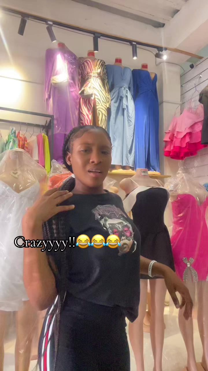 @niaabaee__