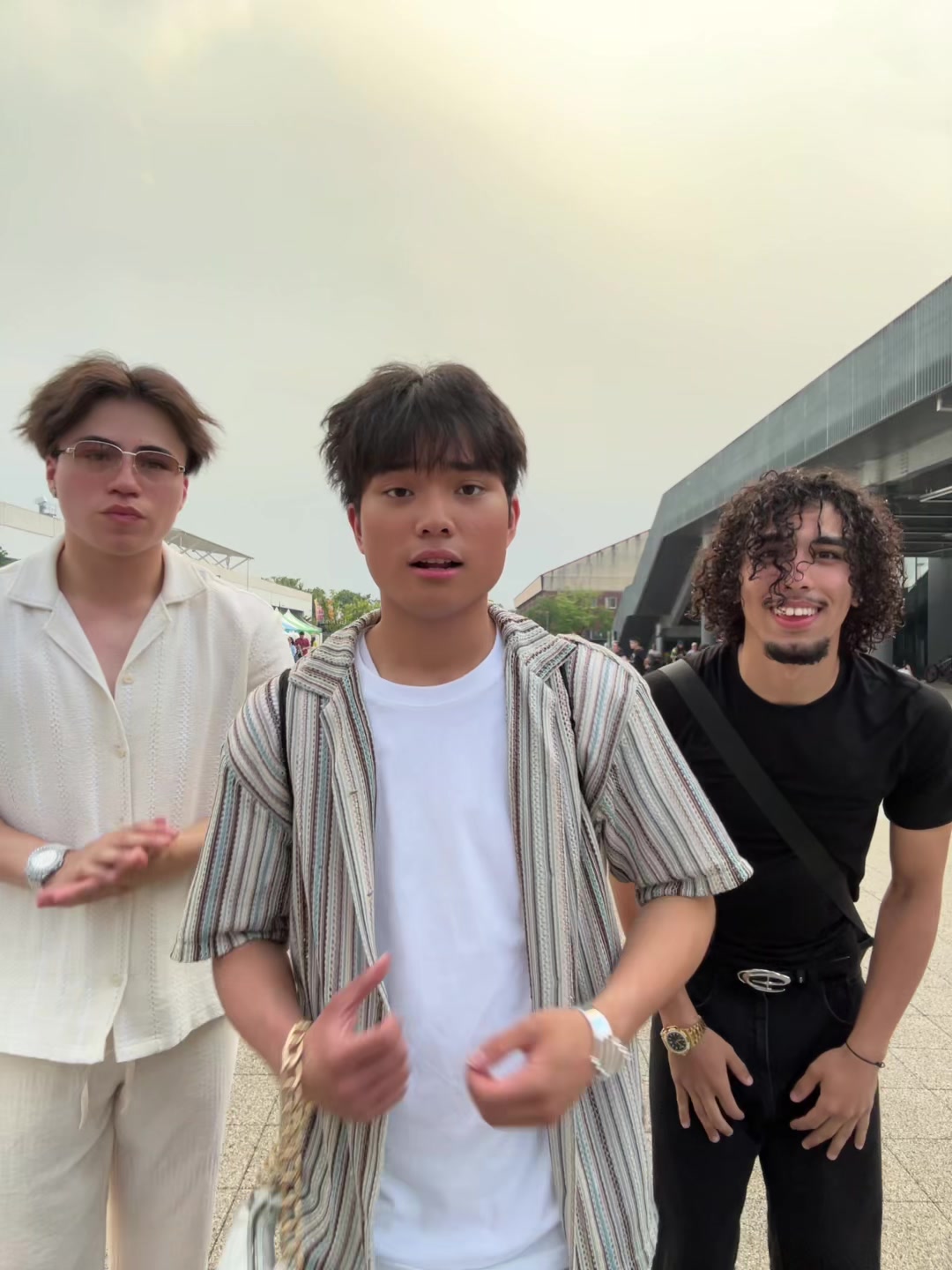 @デセン