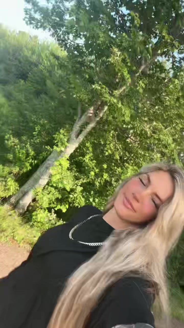 @cryssleb_