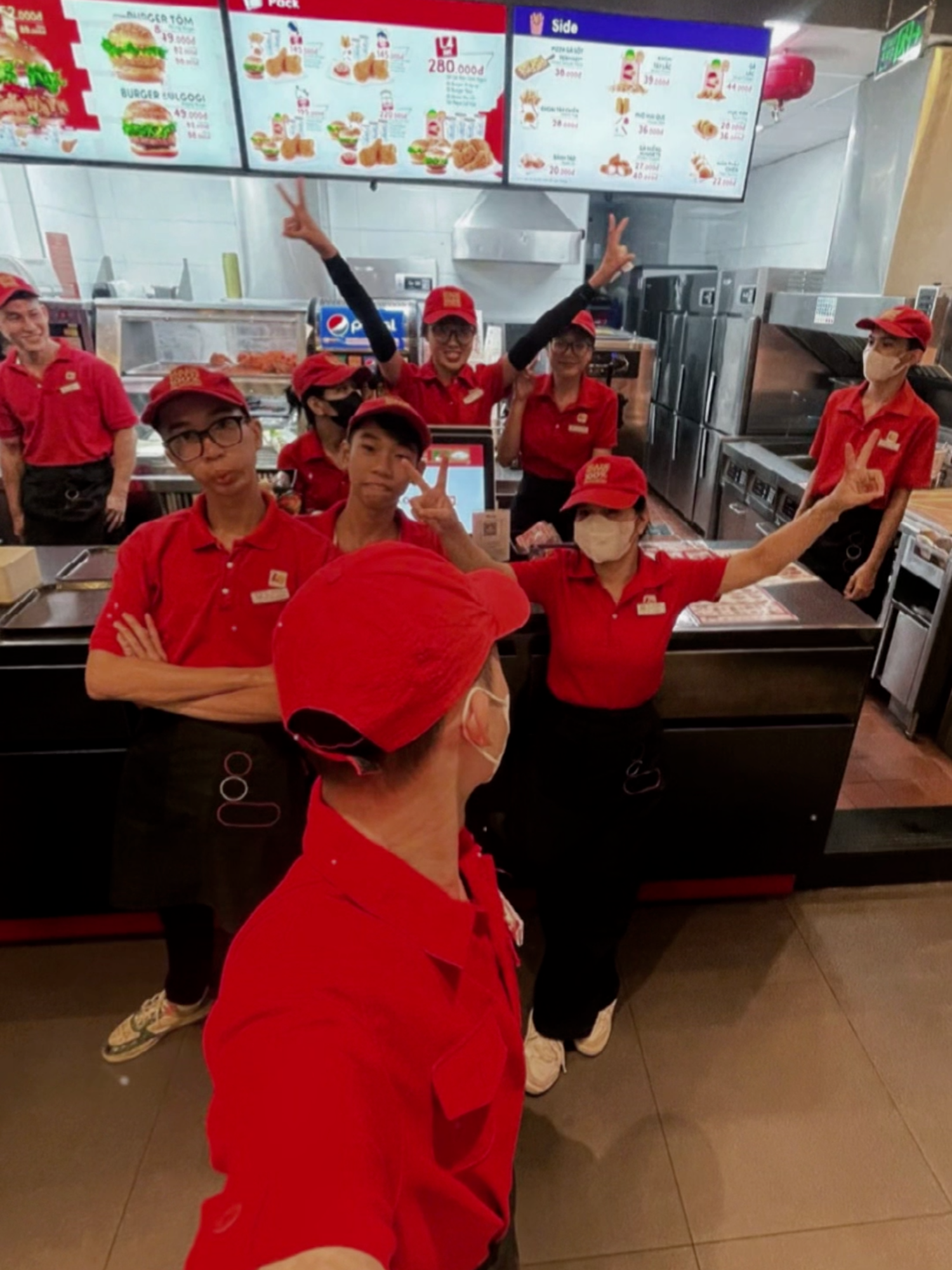 @G&agrave; N&oacute;ng ở một g&oacute;c An B&igrave;nh