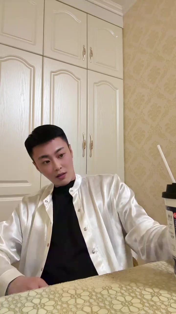 @王老大✨ ⁴ᴰʲ(男ㄦ本色)