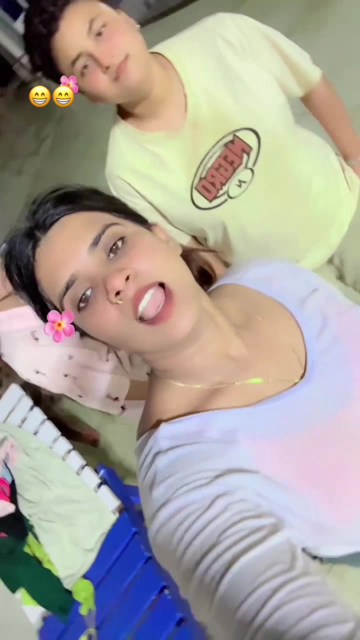 @Bhojpuri Queen 👑
