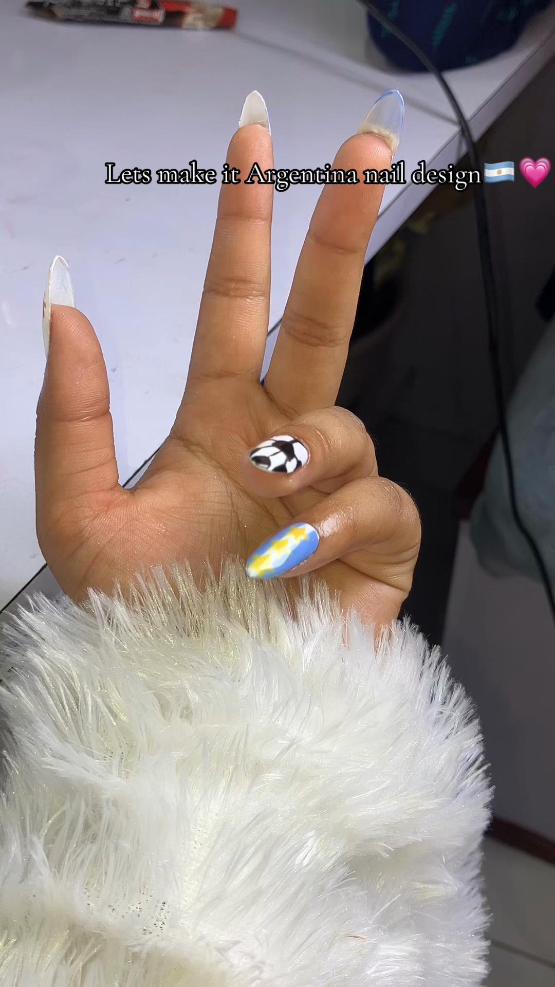 @🦋