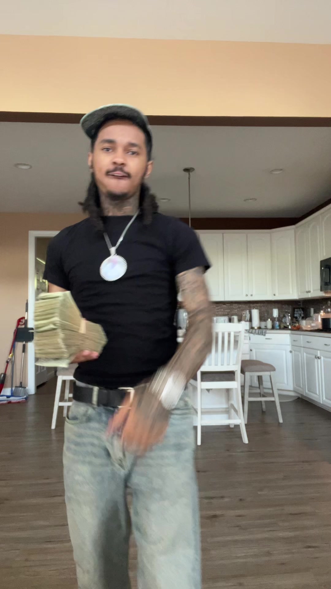 @🎒