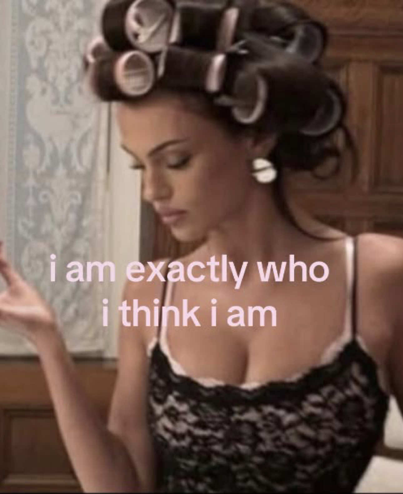 @Miss Bombshell ᥫ᭡