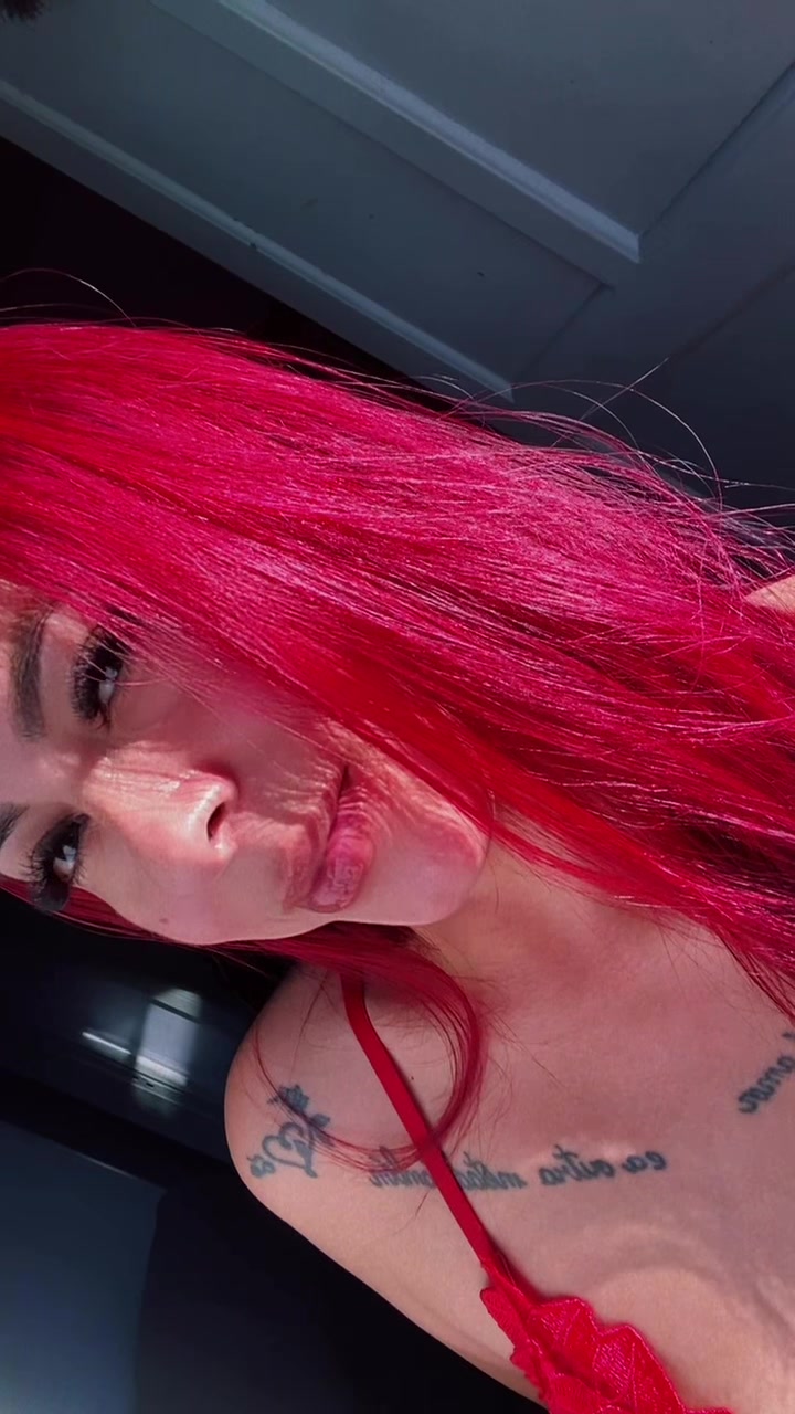 @jhenii_freitas