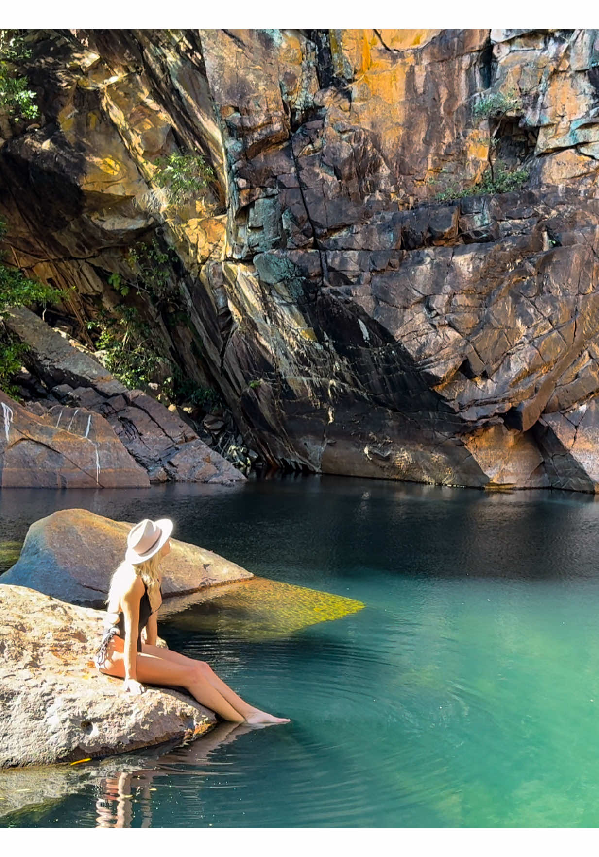 Sarah Rose Foster (@sarahrosefoster) - Urlebird