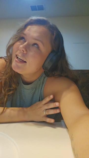 @Lizzy Skylar🤘🎥⭐