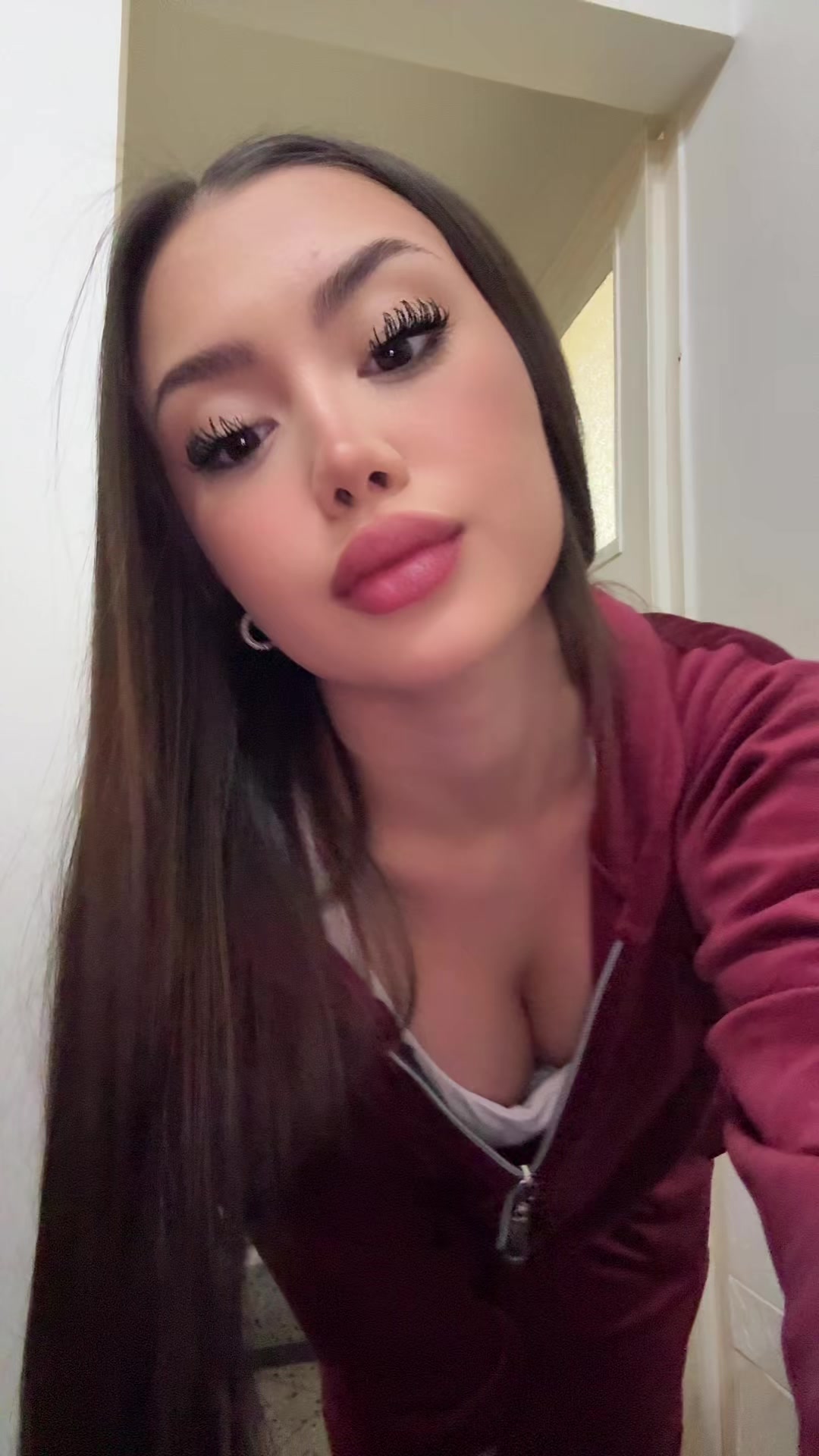 @T A N I A