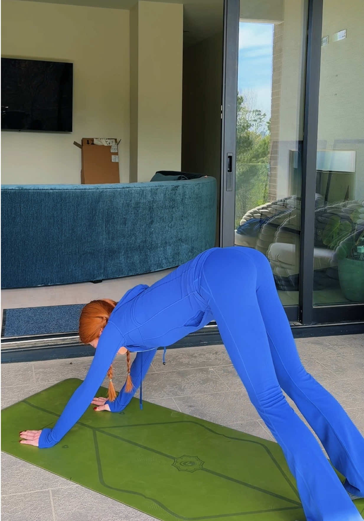 @lilredyoga