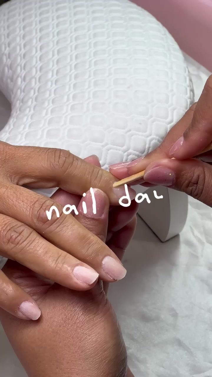 @Ari Nails