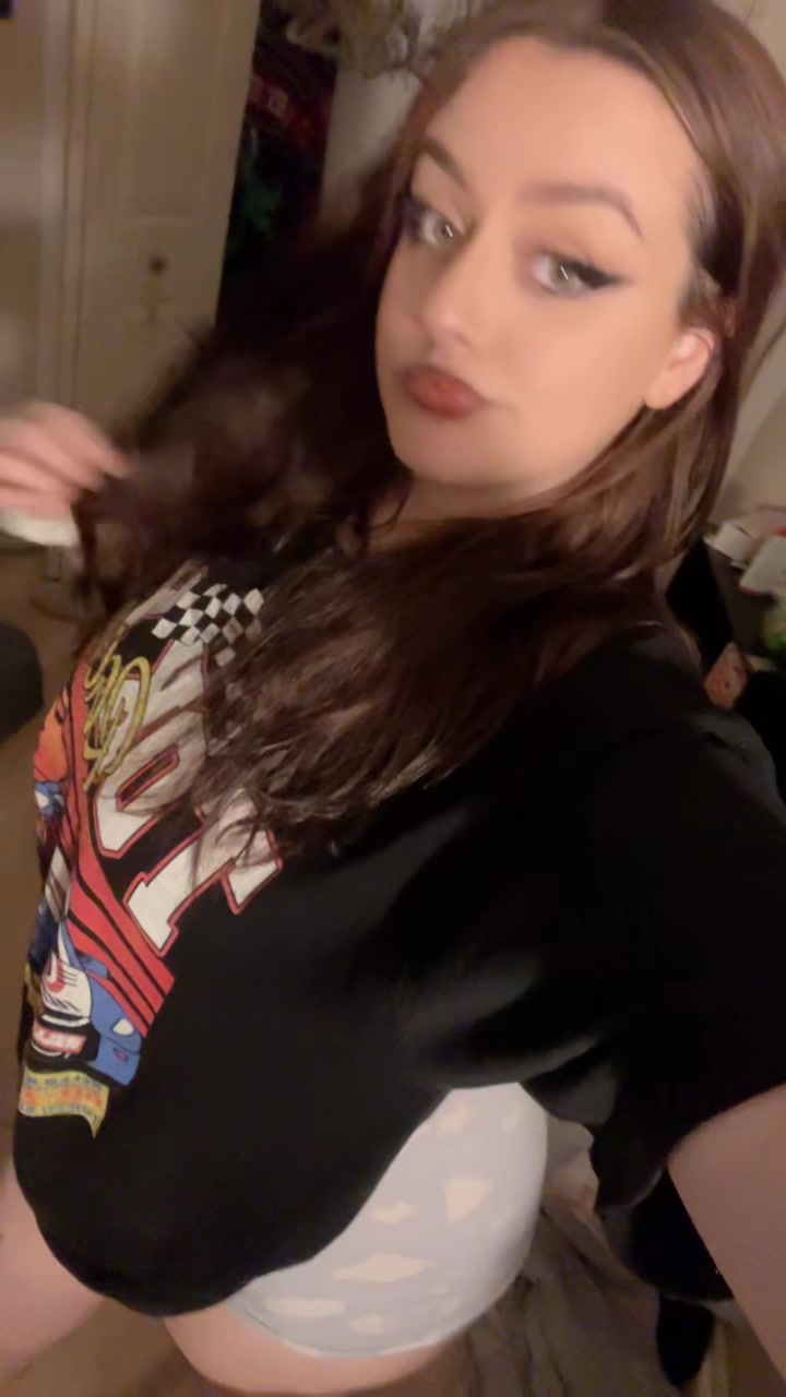 @Freaky fairy🧚♀️💋🫰