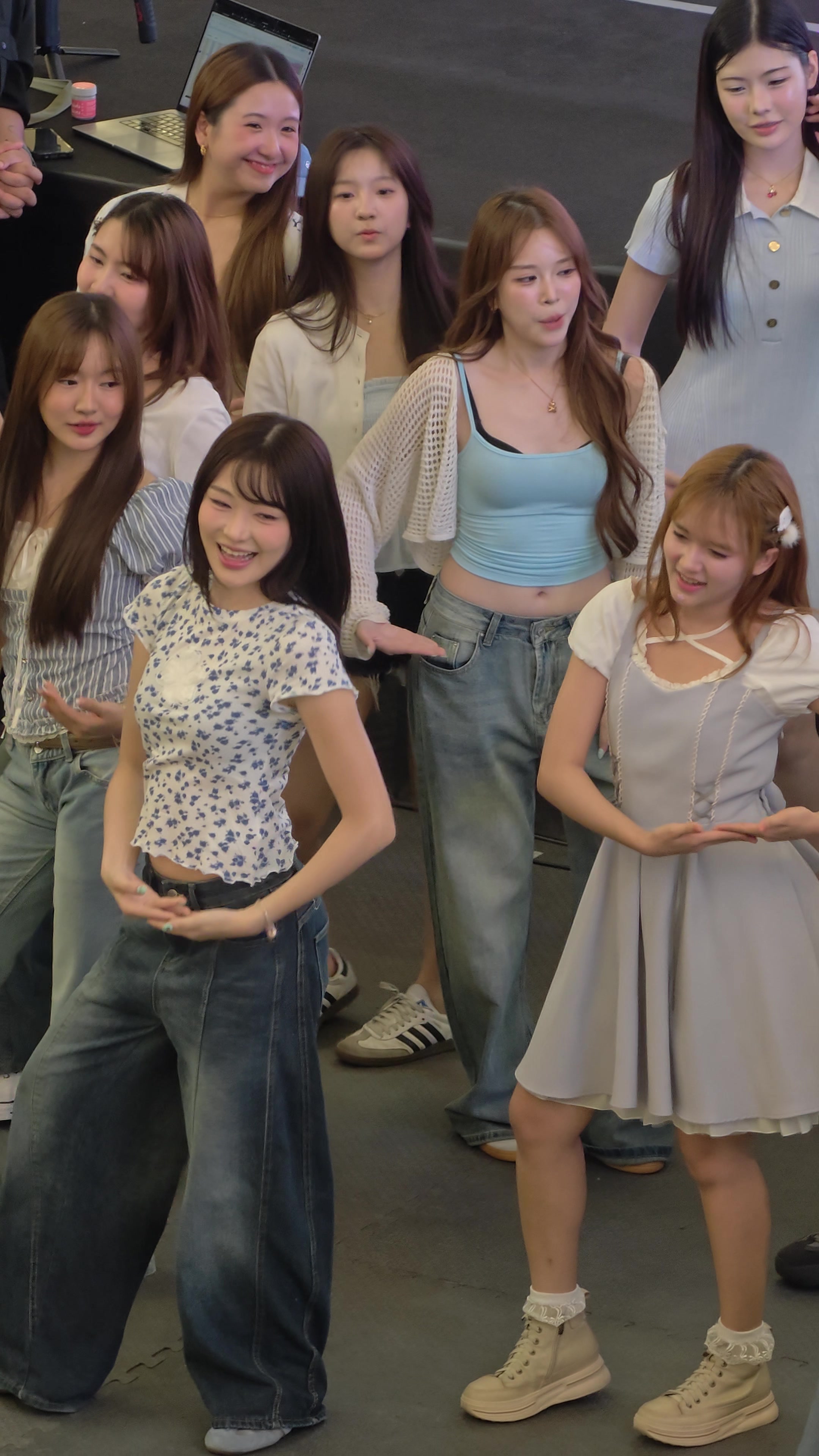 @เธอเป็นใครเราลงไว้ดูเอง