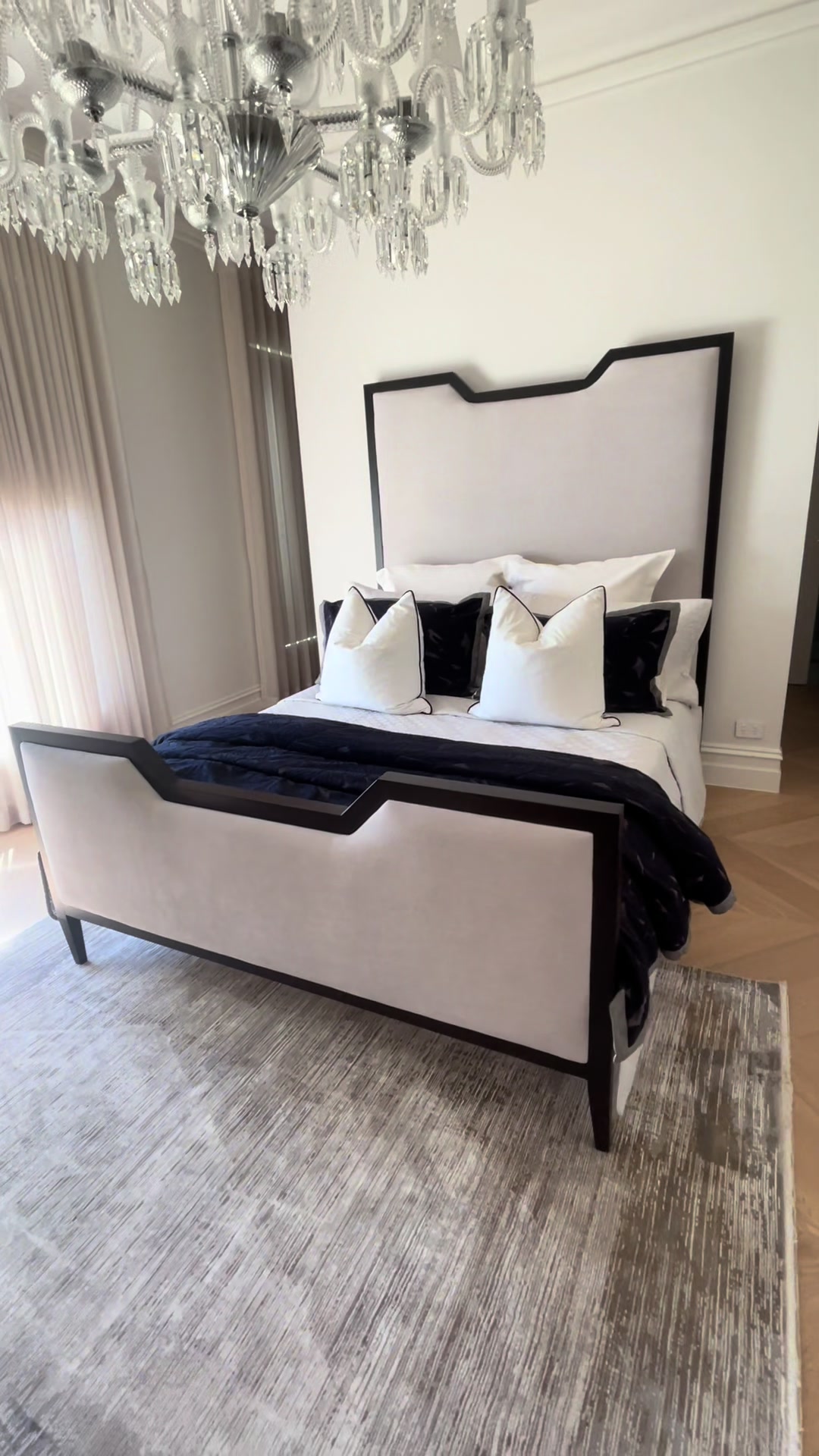 @Signature Living Au