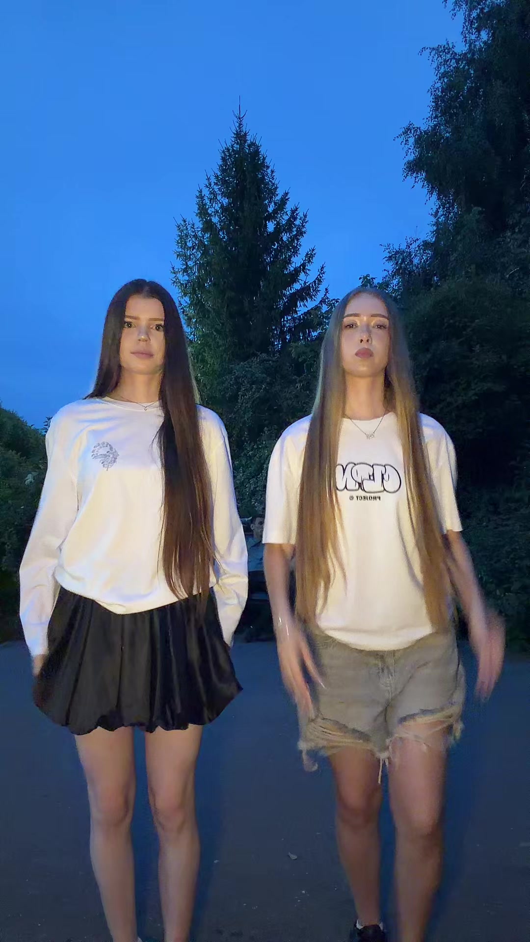 @👩🏼👩🏽