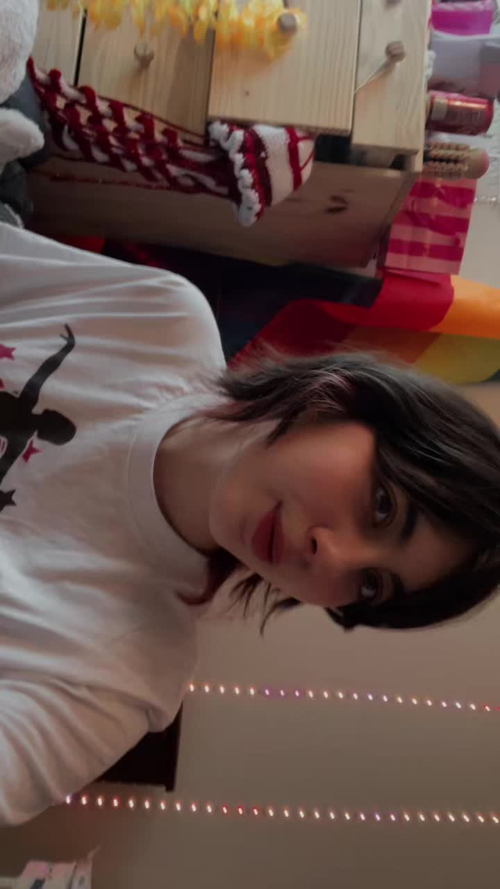 @<3 :}