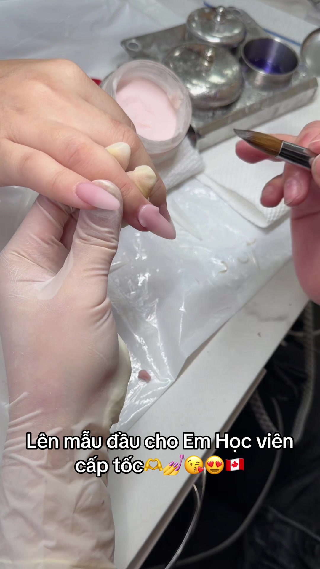 @KimmieNails🇻🇳&hearts;️🇨🇦Tấu H&agrave;i😜
