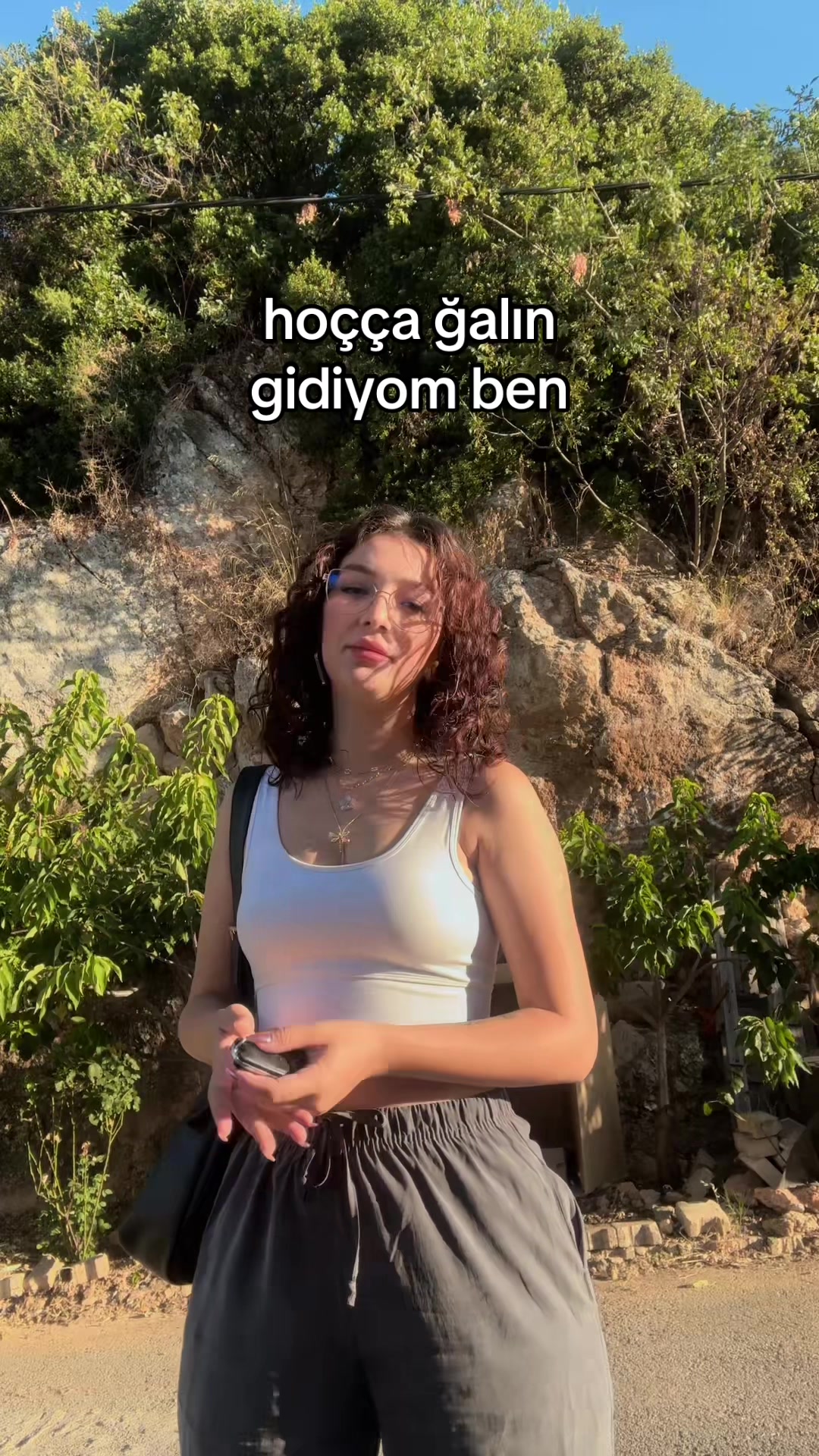 @&ouml;ylesine biri