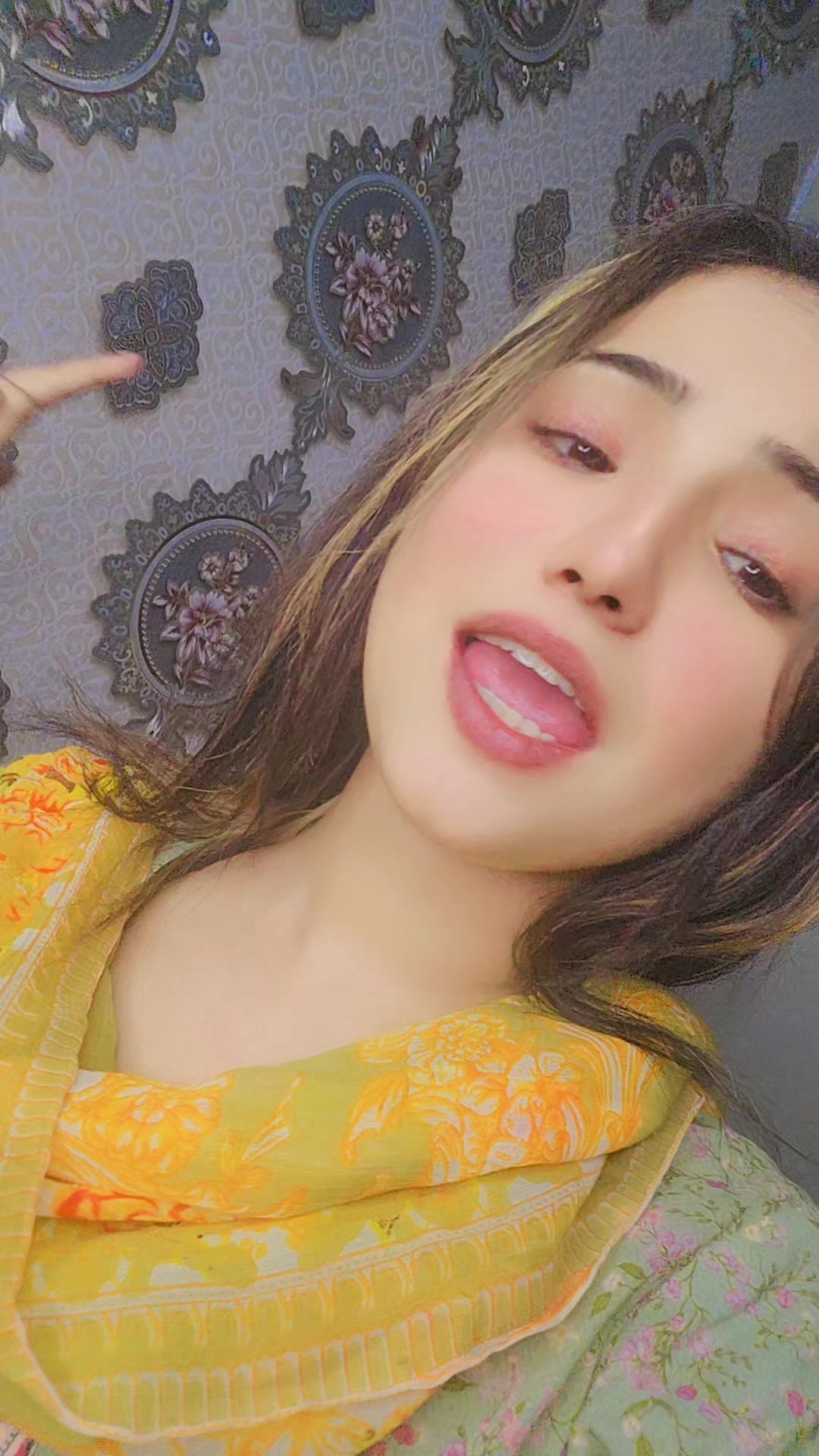 @🦋MeHaK offiCial 🦋