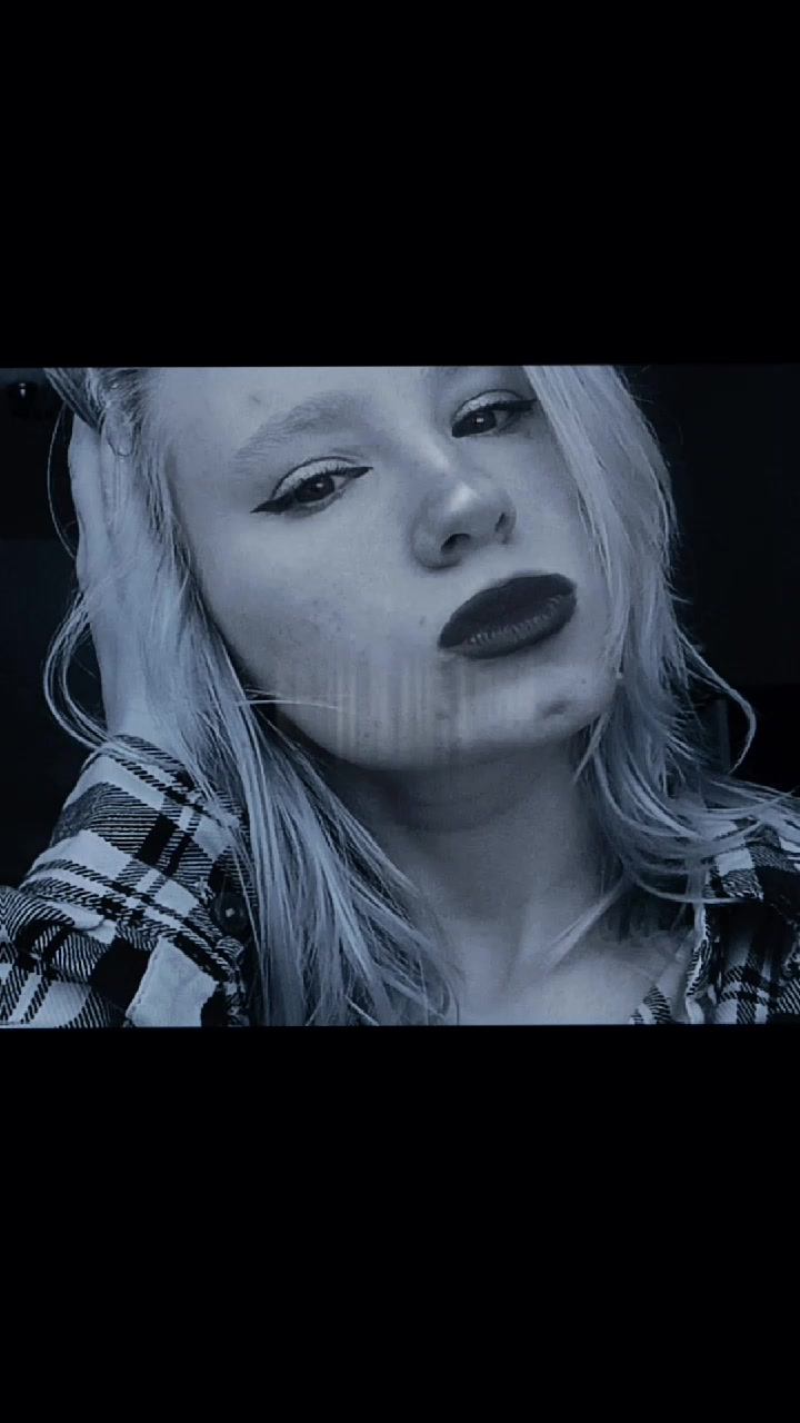 @Анютки🌛