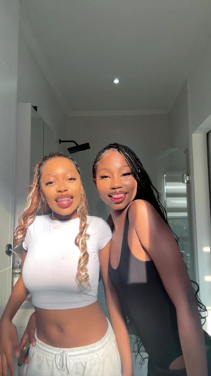 @ᴉɹoɥʇƃuᴉʞ🖤