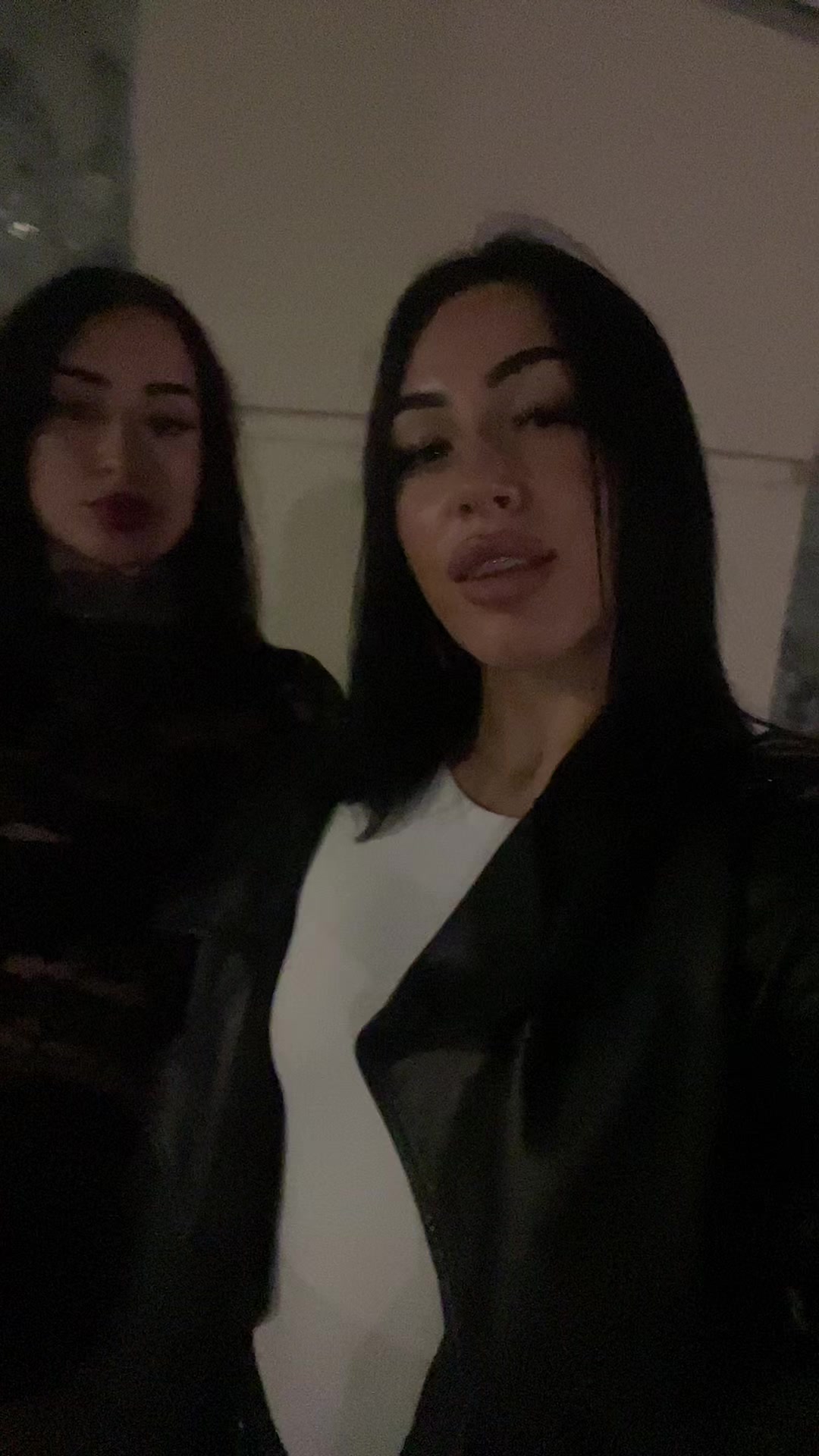 @tysia| ig; tvdmz