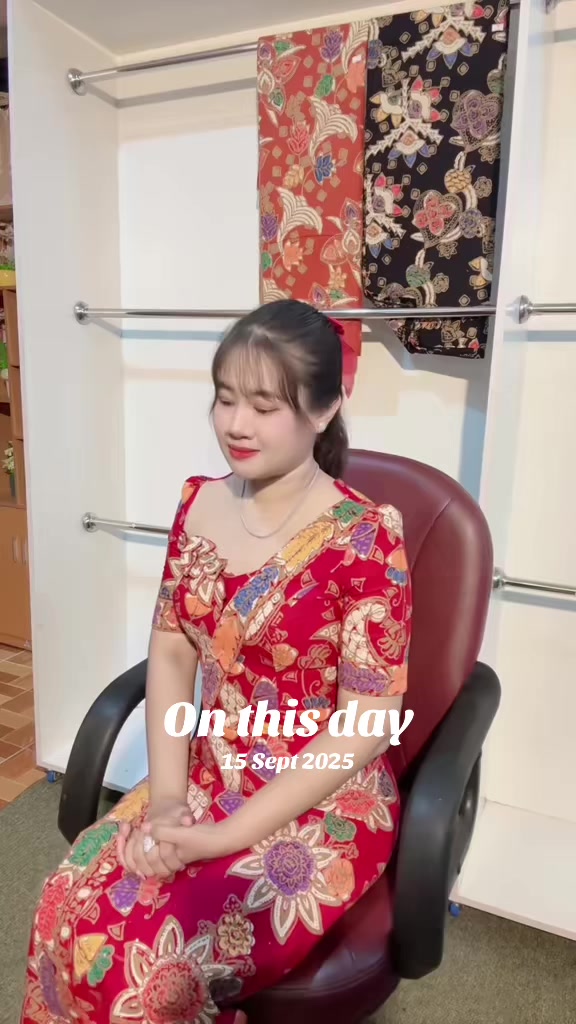 @ငွေလှိုင်းဇာခြည်ပိုးထည်တိုက်