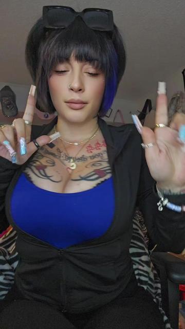 @༺_Poison.Queen_༻🌴