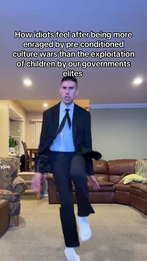 @⃟