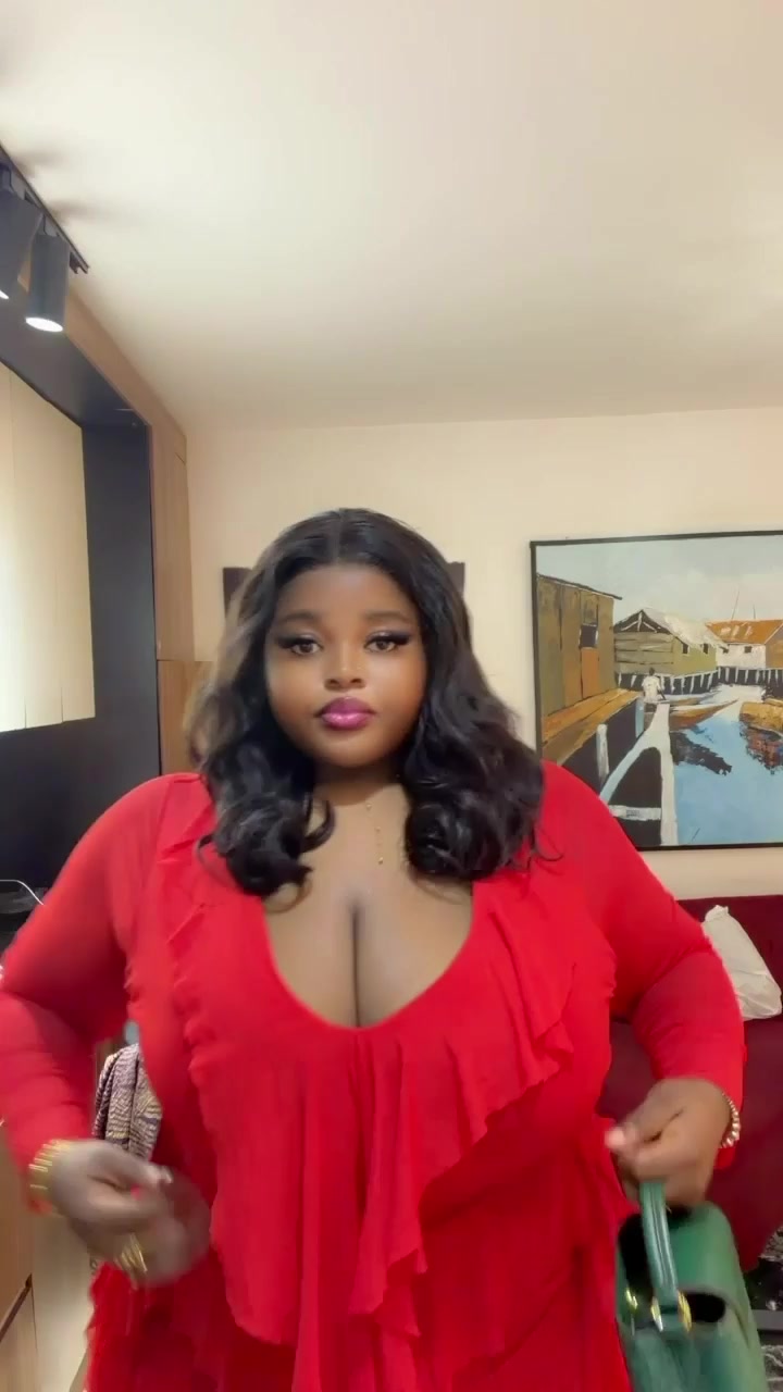 @Everything-plus-size🛍️🔌