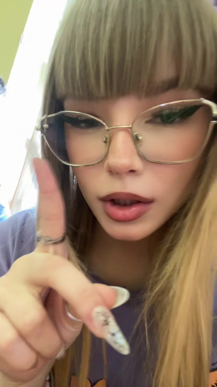@comi