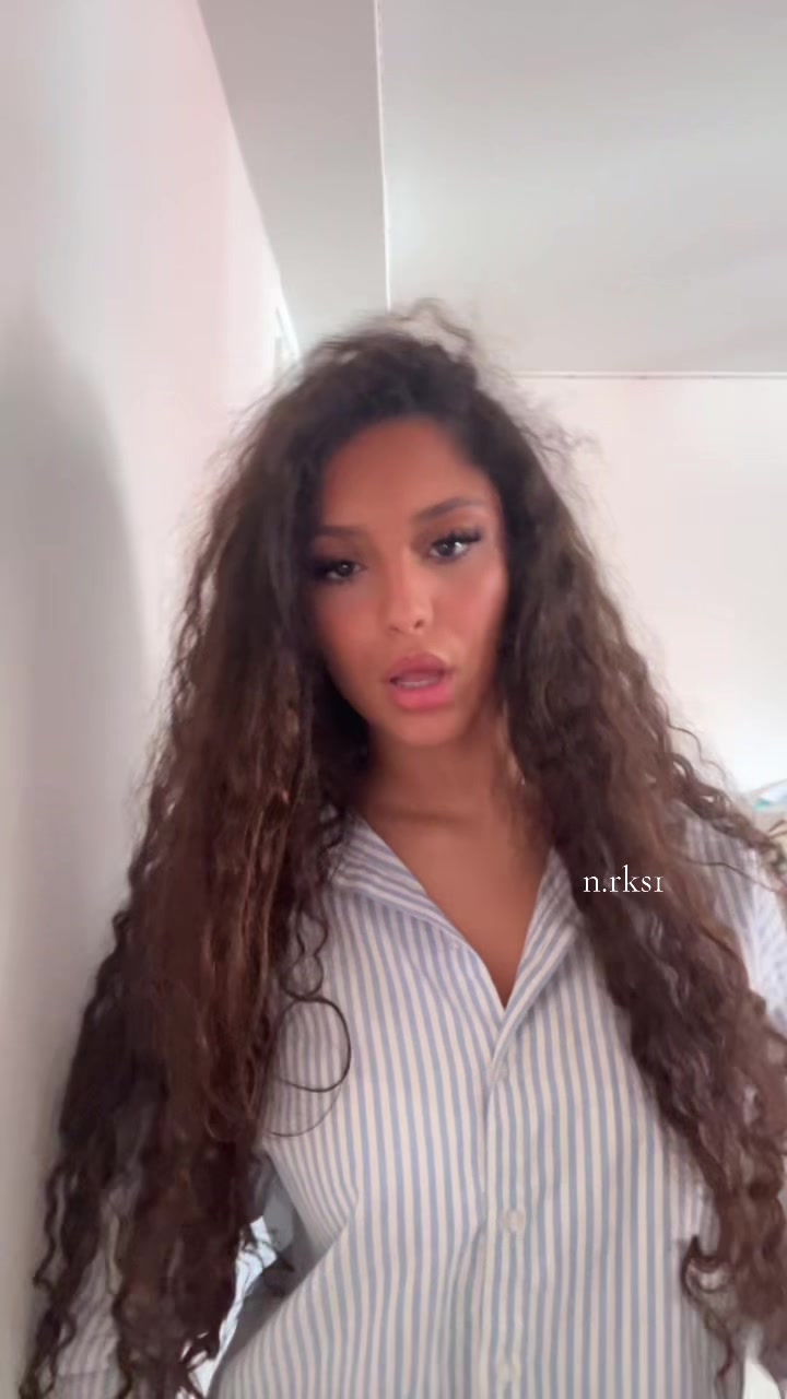 @𝟐𝟐