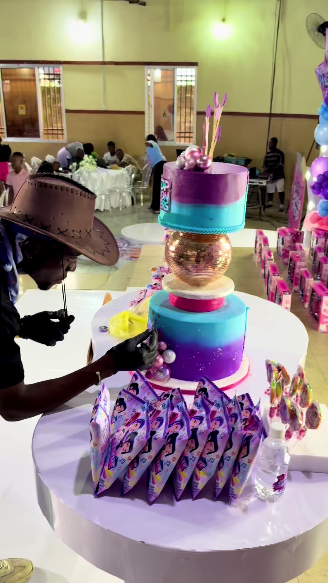 @Auntie Vickies Cakes