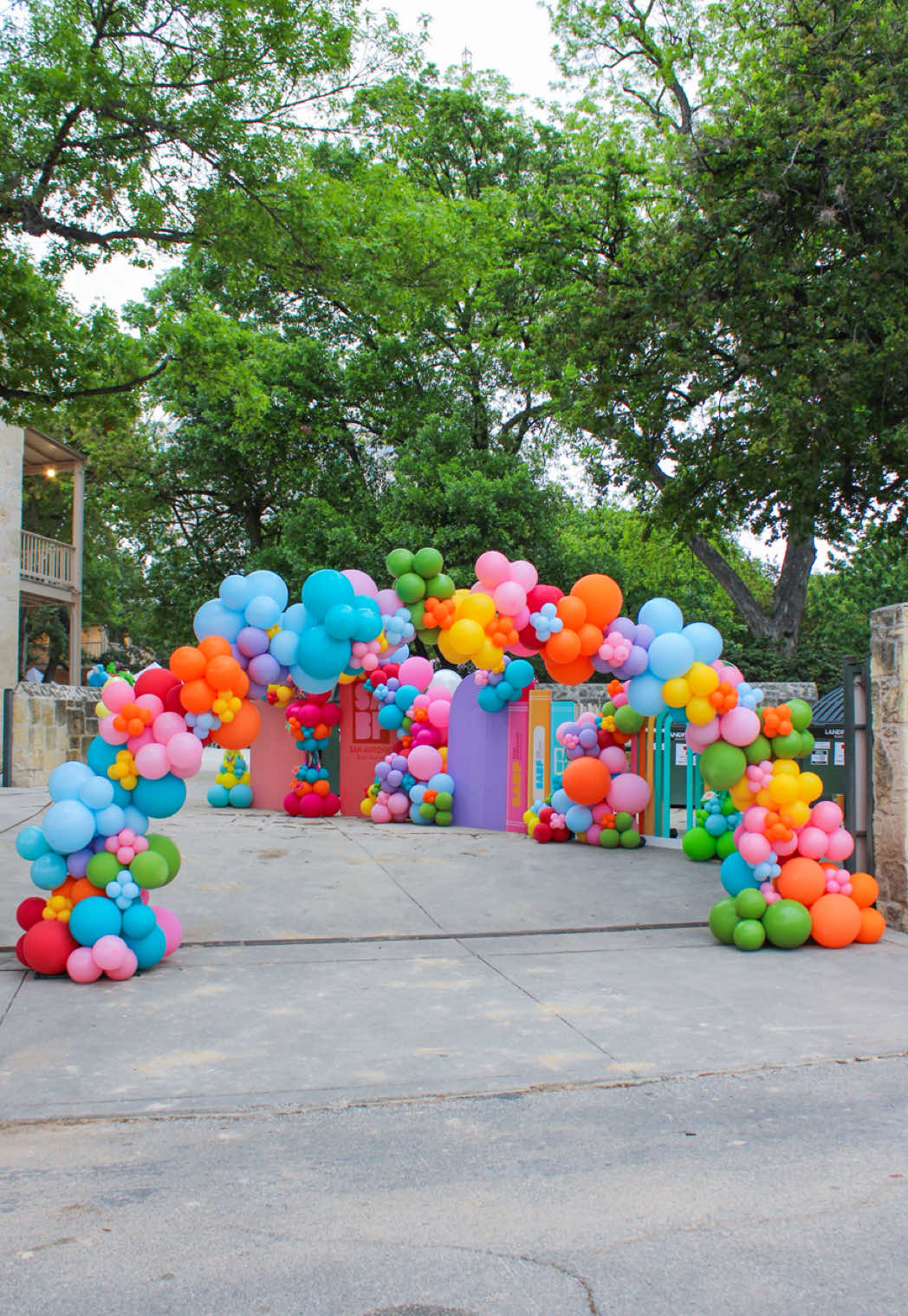 @bewitchinballoons