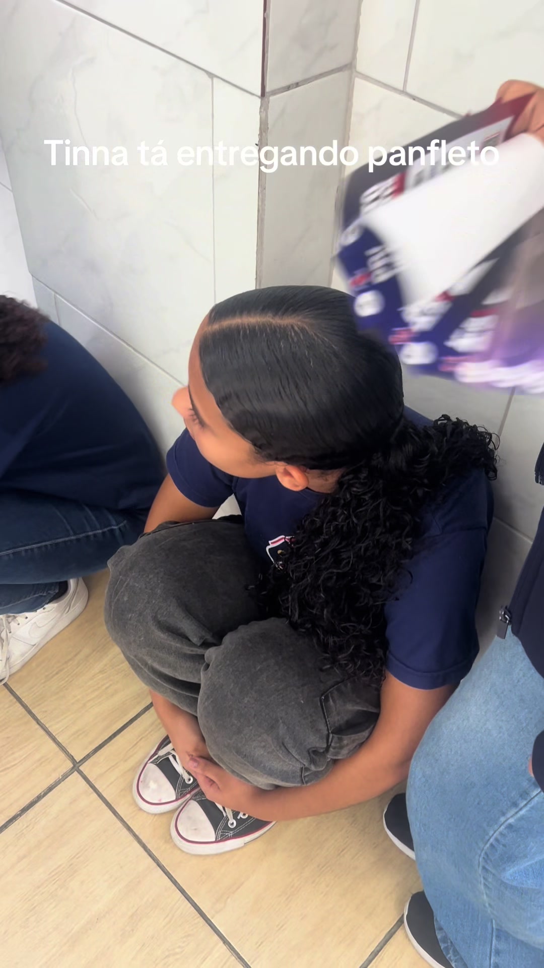 @O que a tinna faz na escola